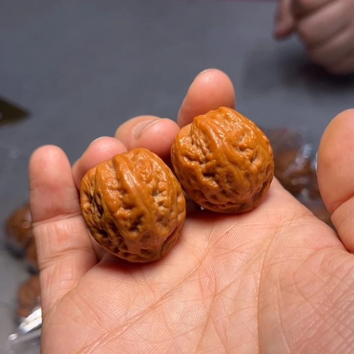文玩核桃把件粗筋八棱8526