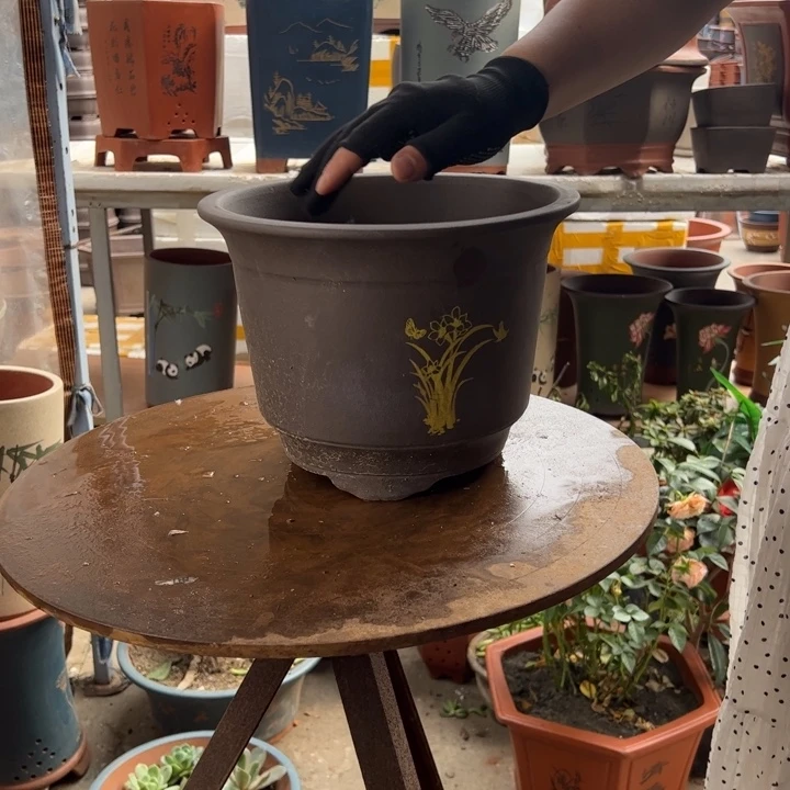 宜兴紫砂印金金钟大