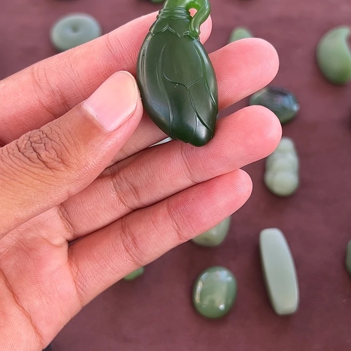 和田玉18K金镶嵌颈饰