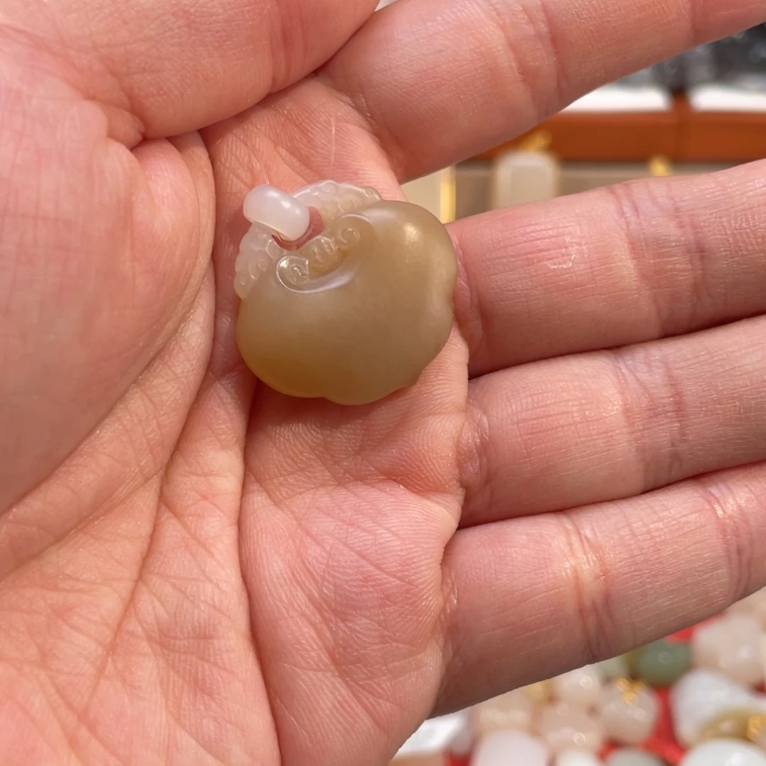 和田玉未镶嵌颈饰侯*妮