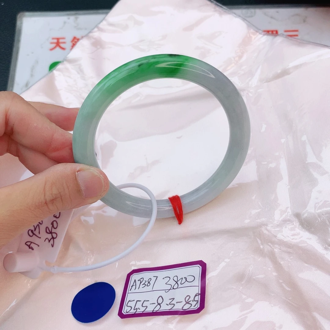 翡翠手镯未镶嵌我