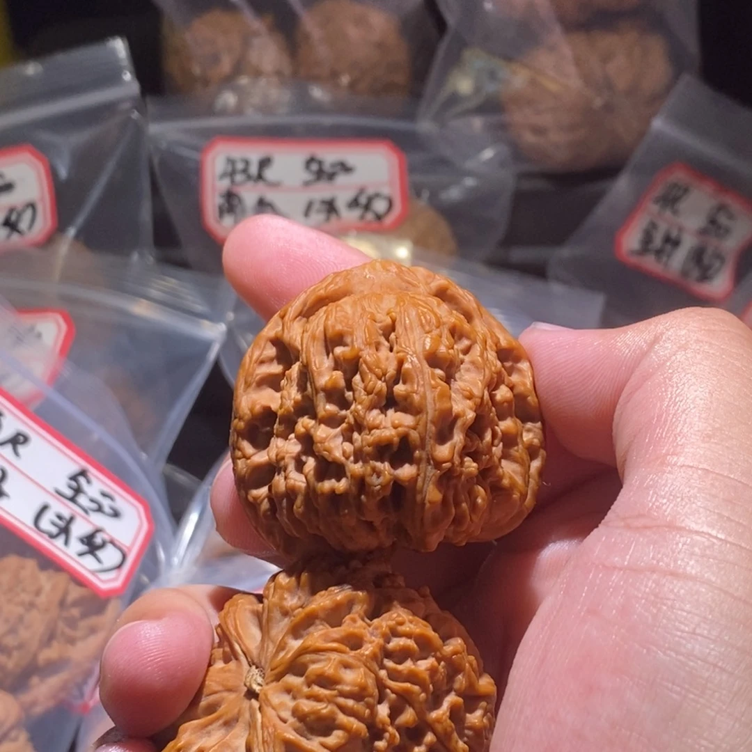 嘚***儿文玩核桃吊坠42全品南疆