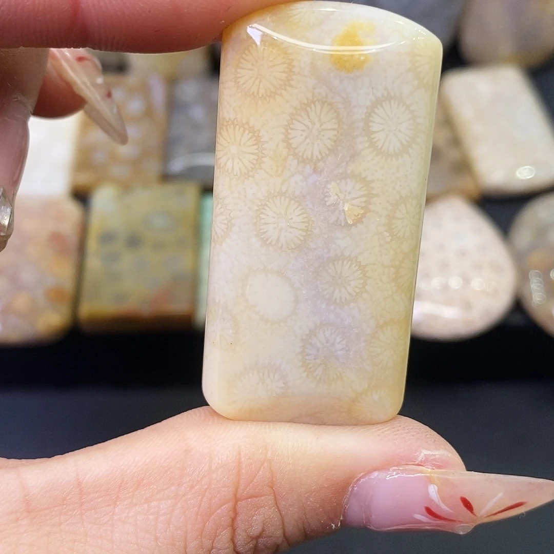 硅化玉颈饰合金马****果