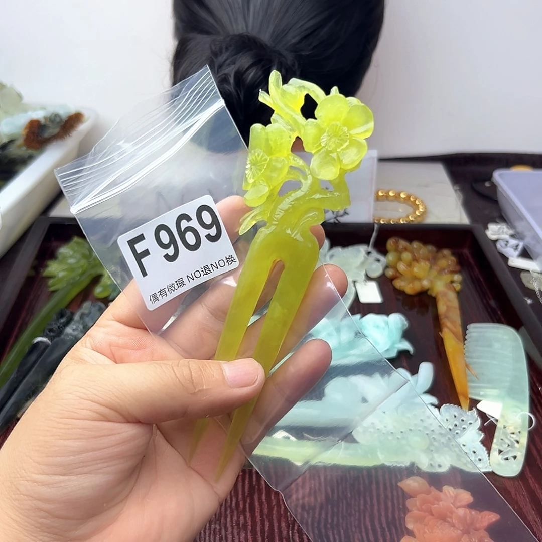 蛇纹石玉合金颈饰汪*球