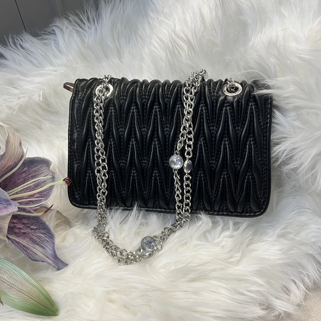 【小裴DY6019】百搭休闲轻奢小香风单肩包褶皱斜跨晚宴包黑色女士