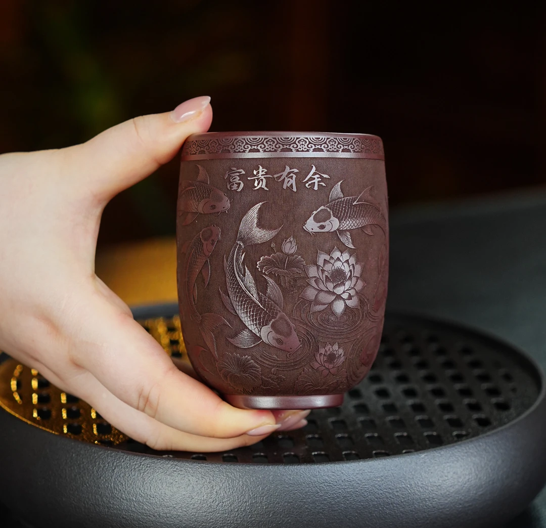 351宜兴原矿紫砂石红全手工刻绘富贵有余高端紫砂陶瓷品茗主人杯