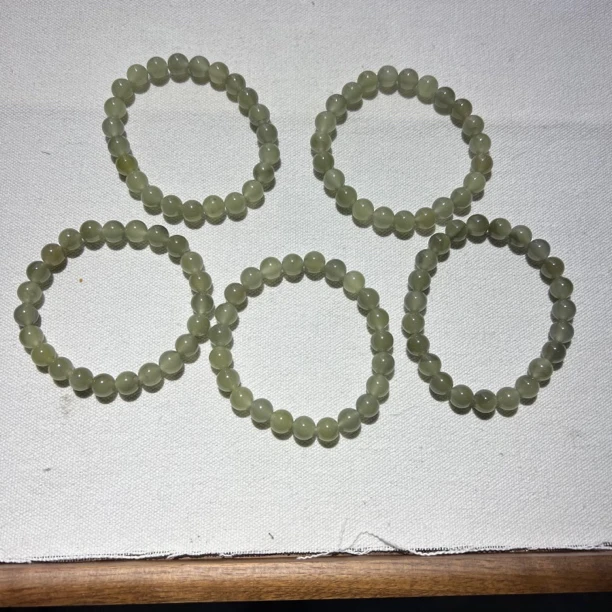 天然和田玉老料8mm手串（适合手围18以内），多样性随机发其一