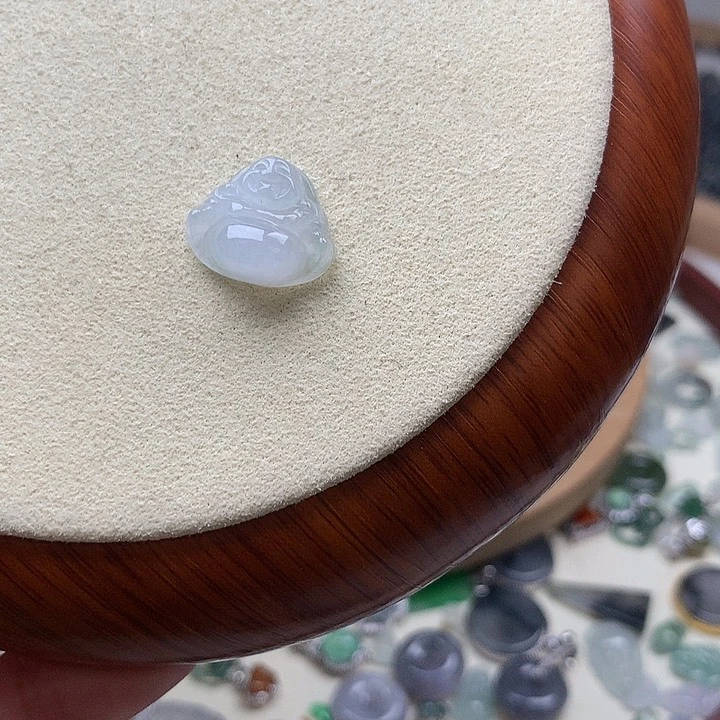 翡翠颈饰未镶嵌佛公