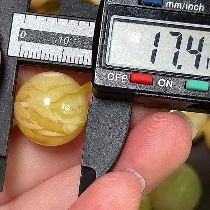 蜜蜡未镶嵌裸石100