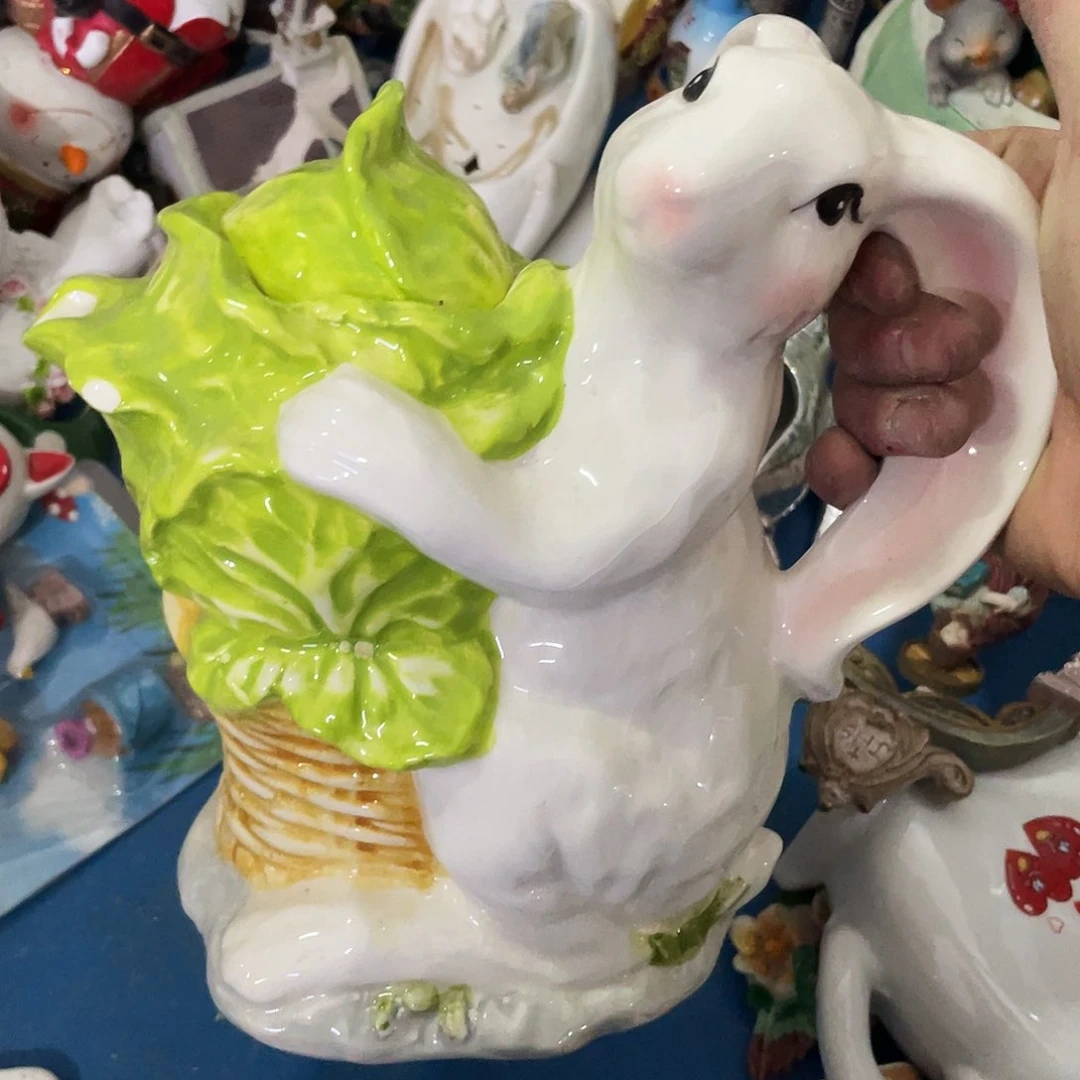 摆件  磕碰。 封釉。       