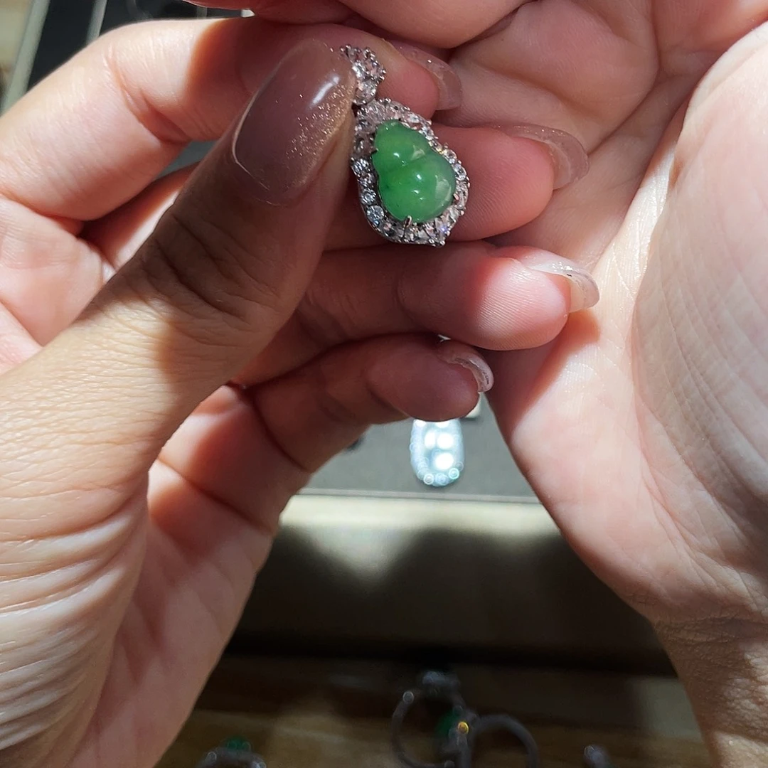 翡翠戒指18K金镶嵌葫芦
