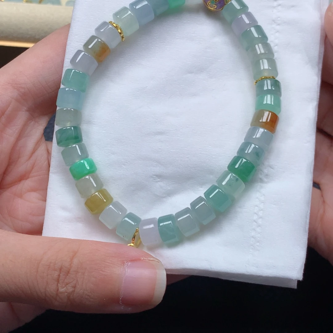 姗***！颈饰未镶嵌翡翠闪