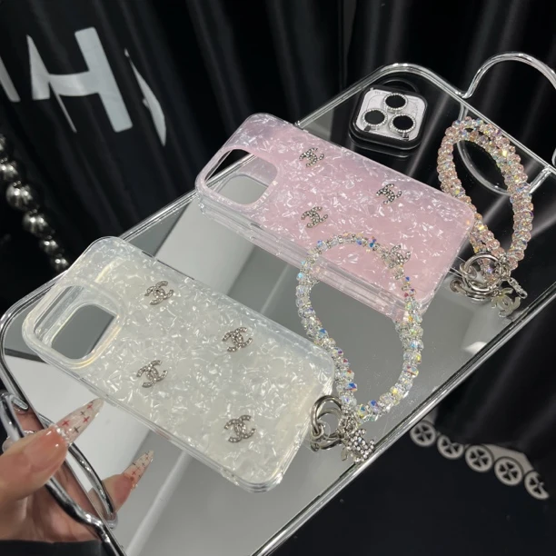 【小香风贝壳纹】甜酷少女心粉白色手机壳适用苹果16promax/15/14