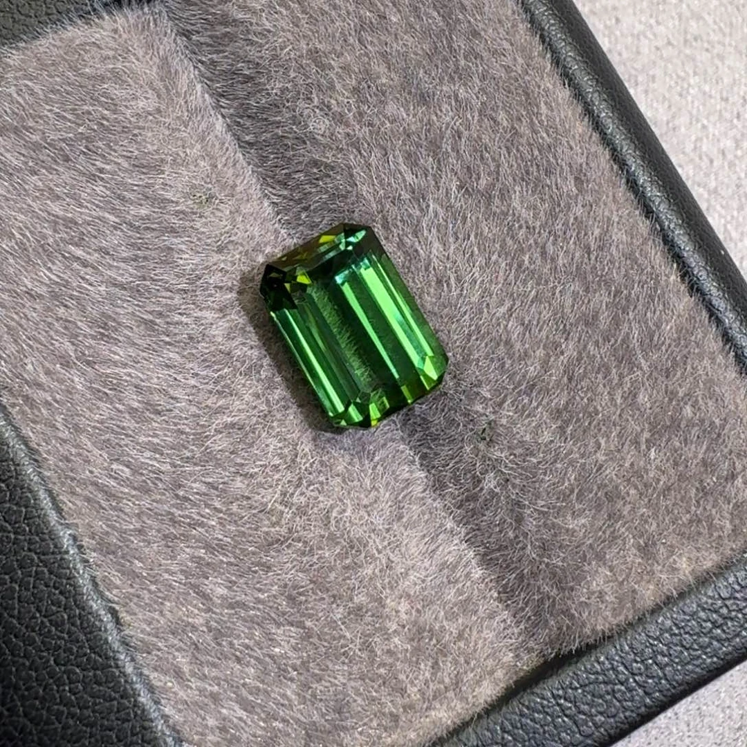 裸石未镶嵌碧玺5.13克拉一粒