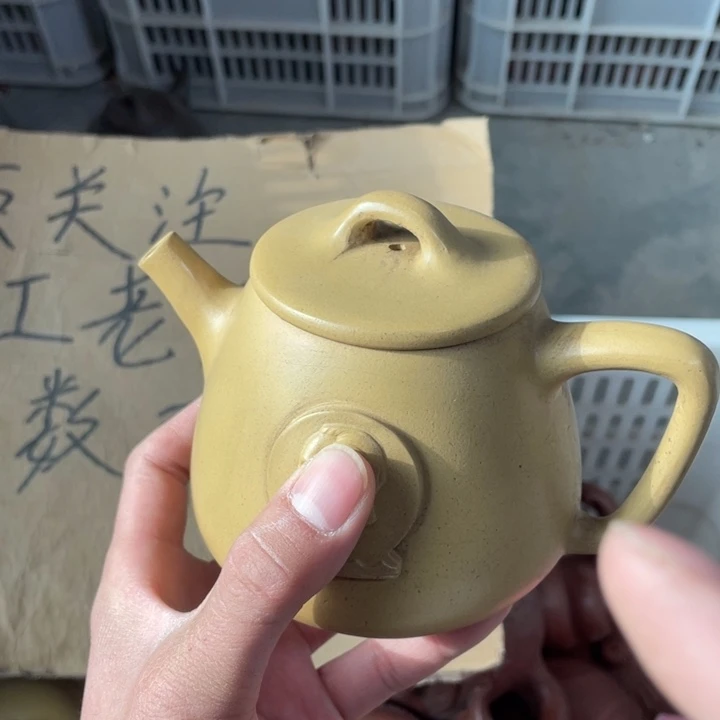 老厂紫砂壶一件。