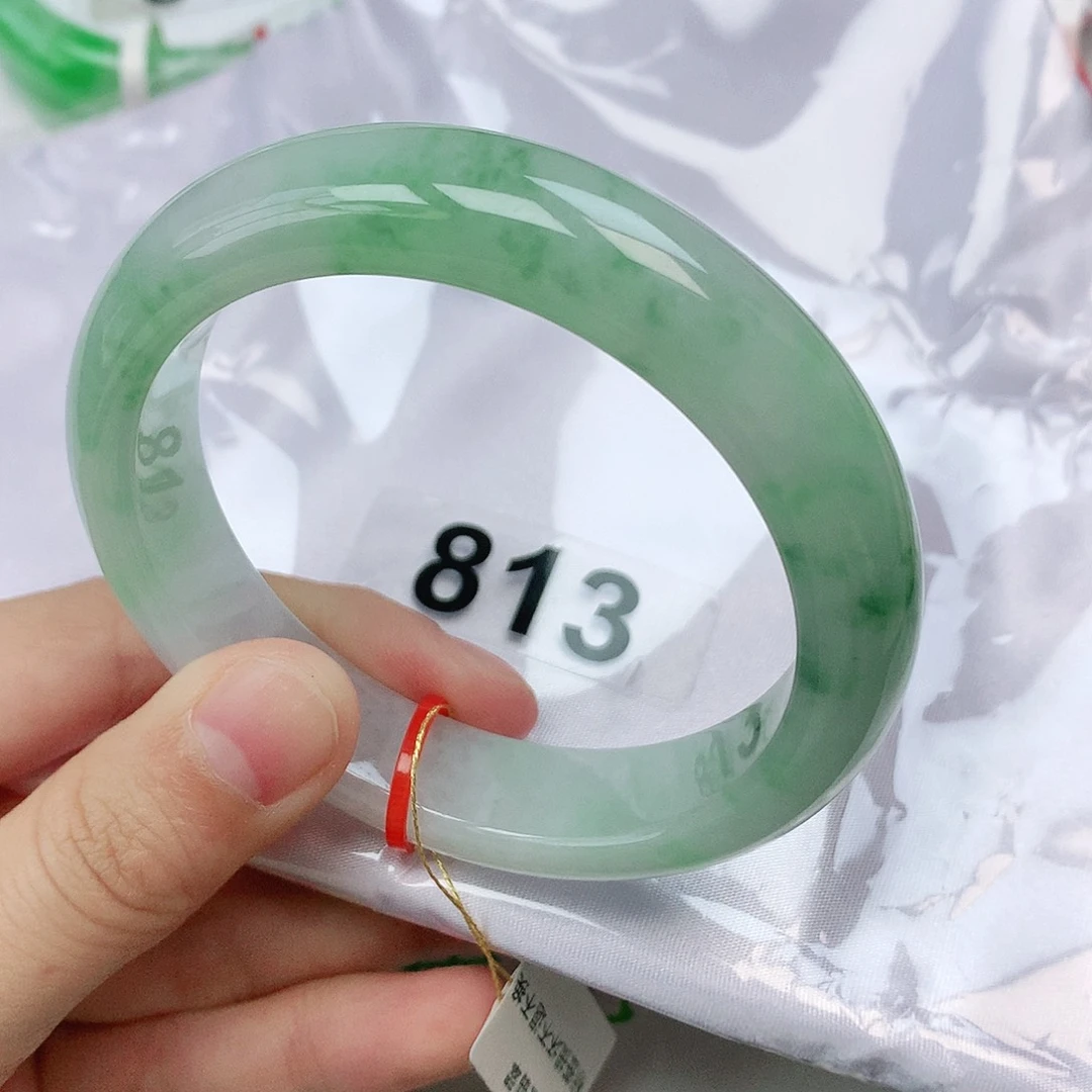 翡翠手镯未镶嵌抖音813