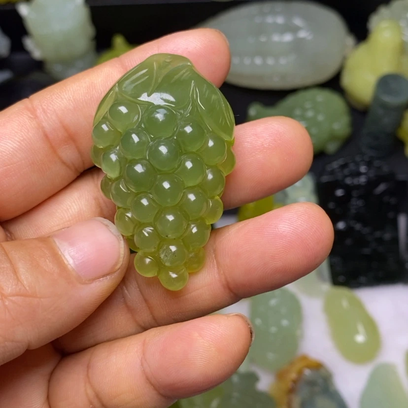 【闪购商品】蛇纹石玉颈饰未镶嵌嘟****了