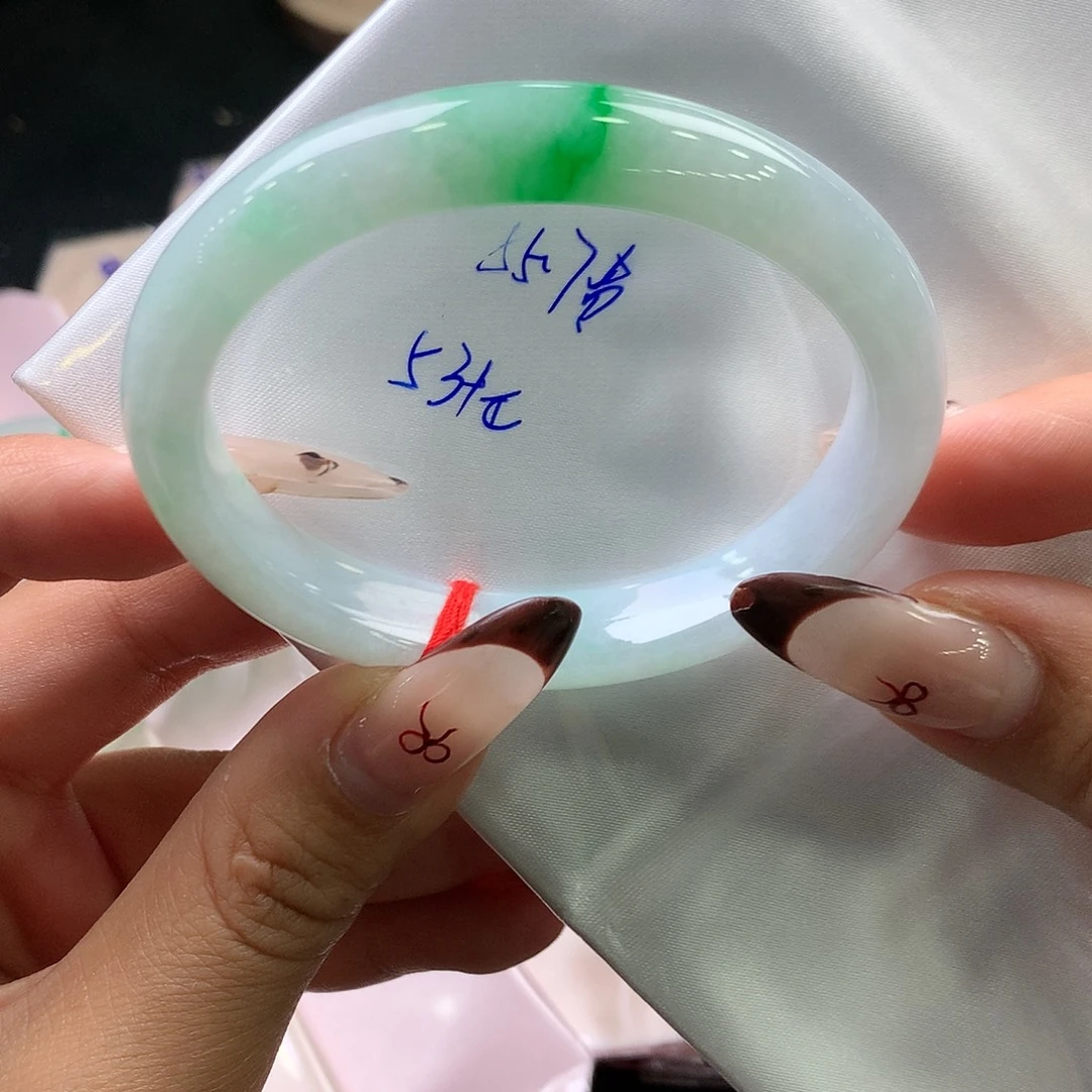 翡翠未镶嵌手镯（贵妃镯）30号