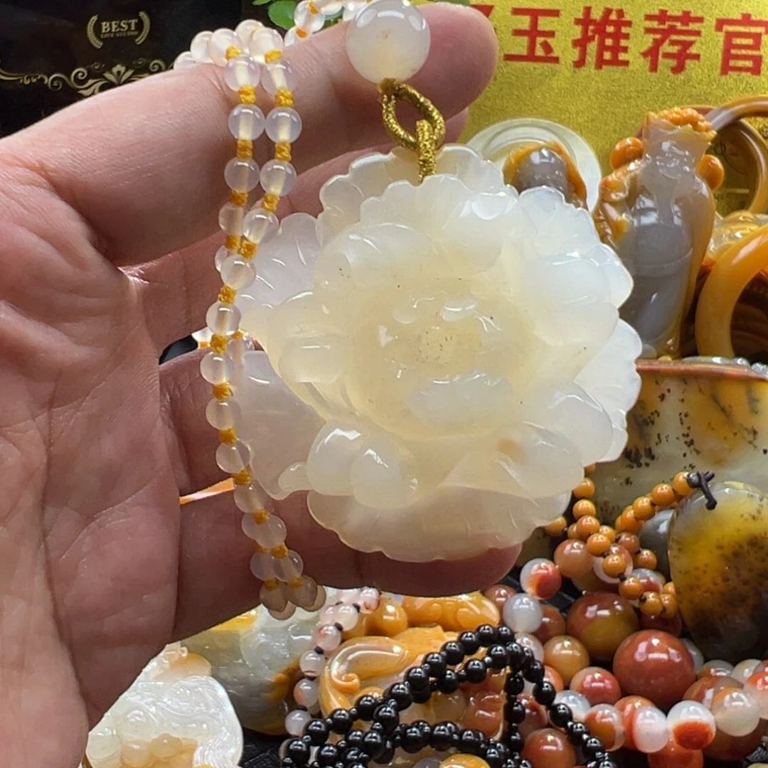 石英质玉未镶嵌颈饰