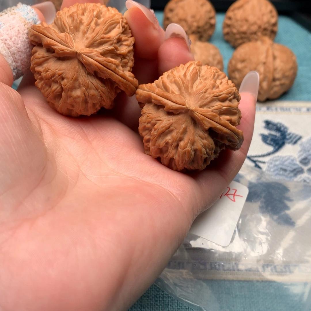 一****桃核把件42尺白狮子