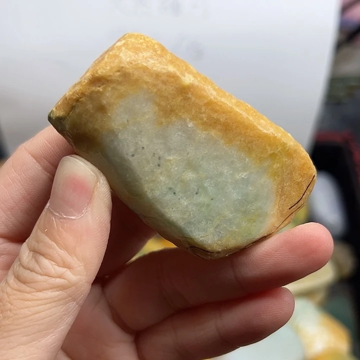 翡翠颈饰未镶嵌毛料