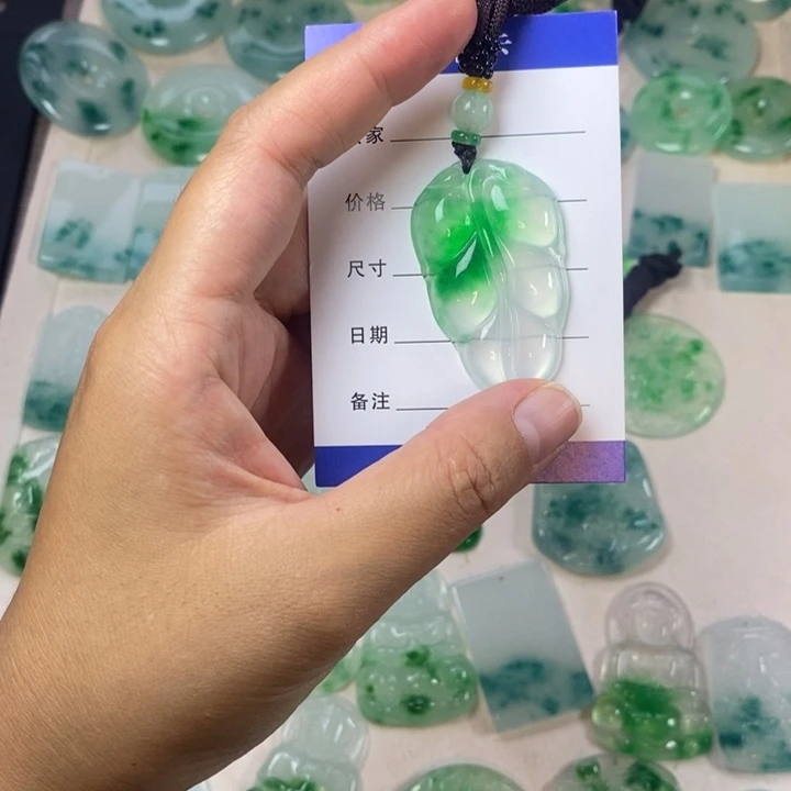 颈饰未镶嵌翡翠叶子