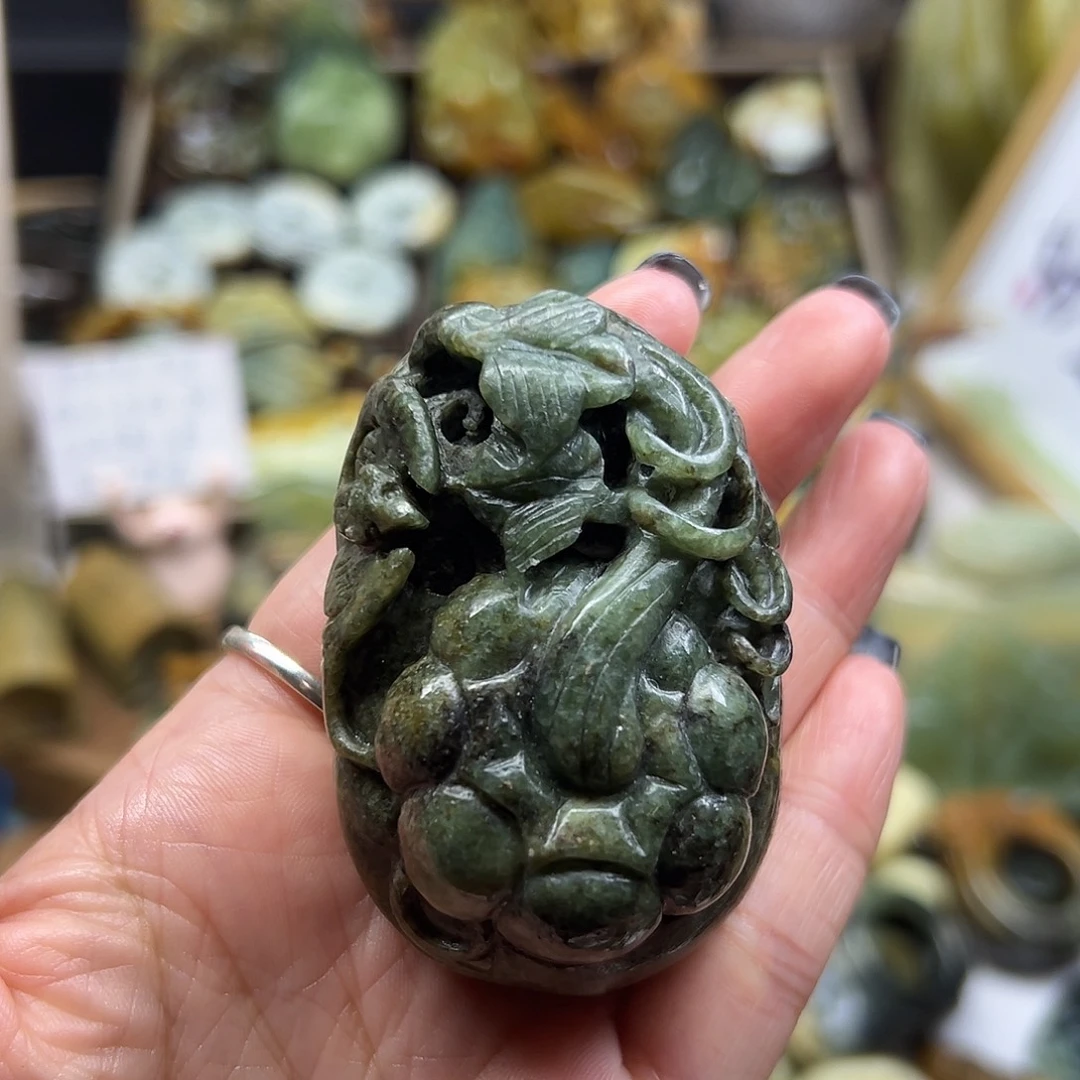 岫岩河磨玉（透闪石质玉）未镶嵌颈饰河磨玉福窝手玩