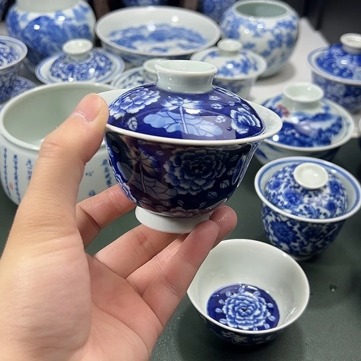 微瑕柴窑蓝底万花薄胎元宝两才