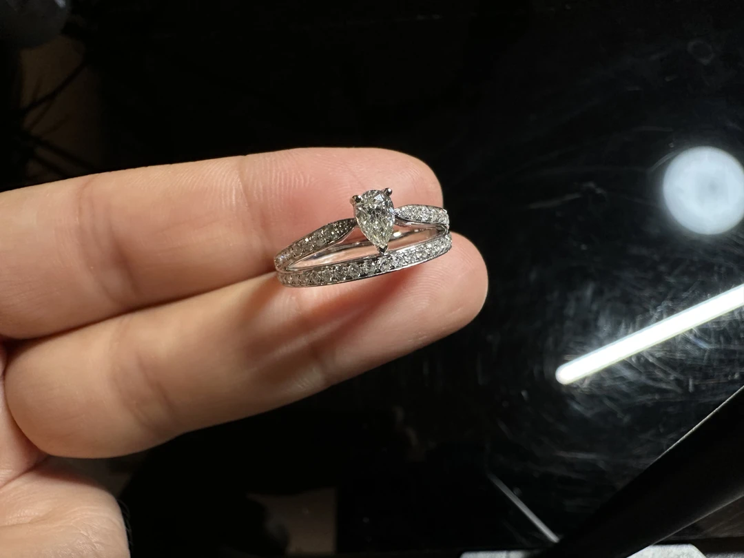 【貞寳館】18K金双排钻石水滴戒指 15圈口