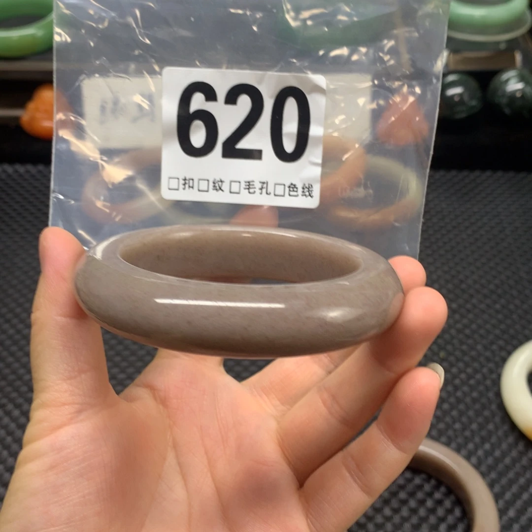 *****石英质玉手镯未镶嵌