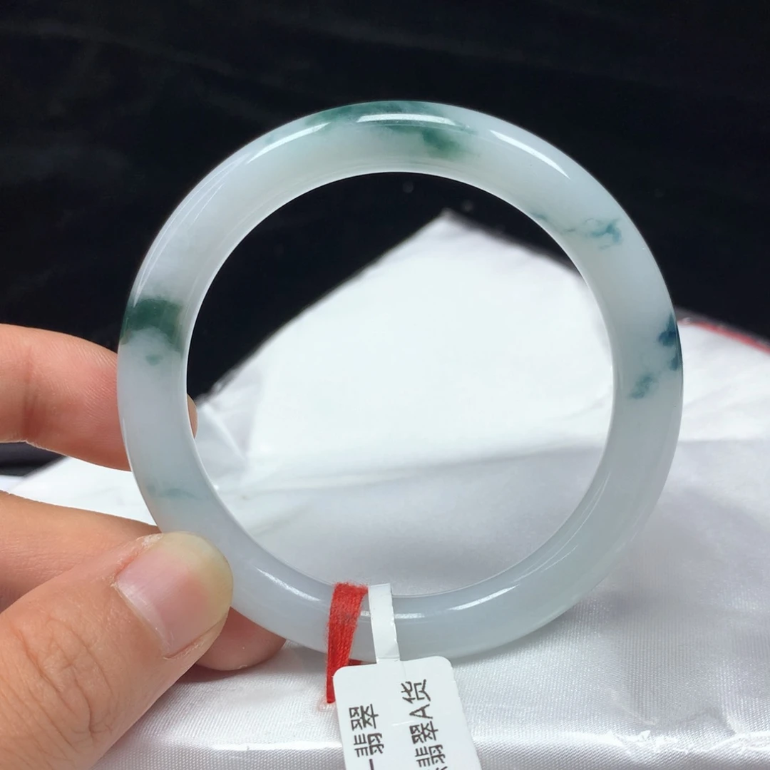 翡翠手镯（圆镯）未镶嵌55.2