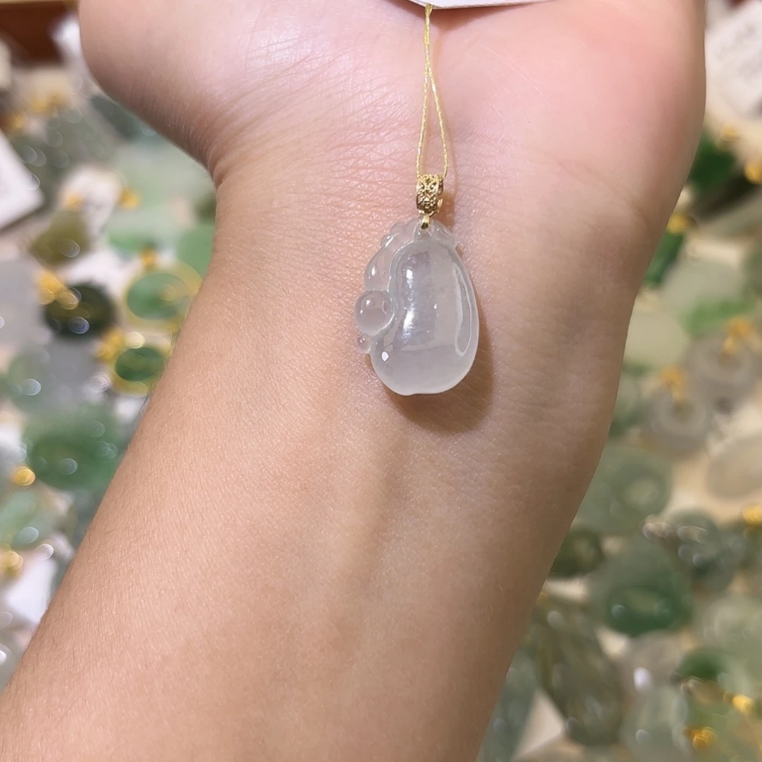 翡翠18K金镶嵌颈饰福瓜