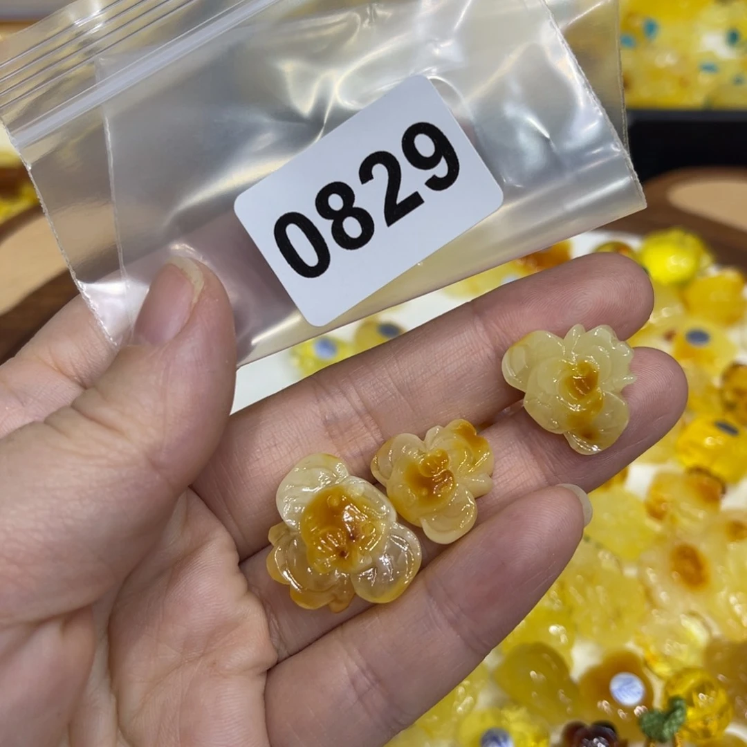 琥珀珠宝奇石未镶嵌