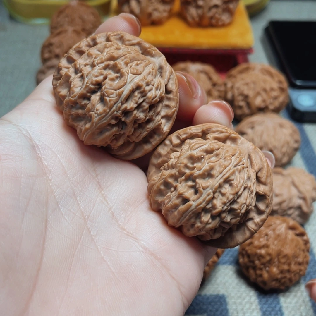 文玩核桃吊坠白狮子全品