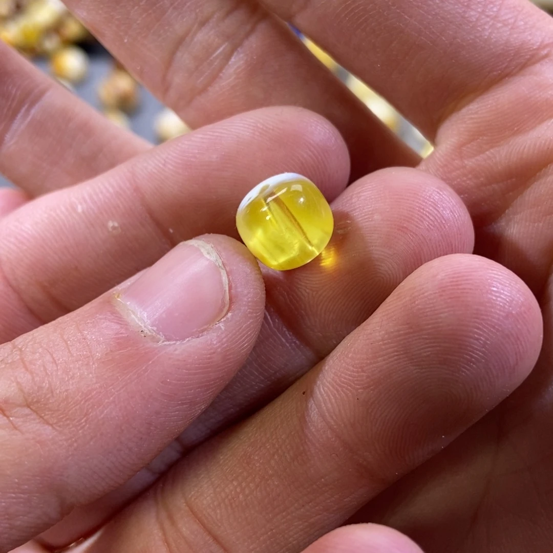 琥珀珠宝奇石未镶嵌手****9丁点粉点