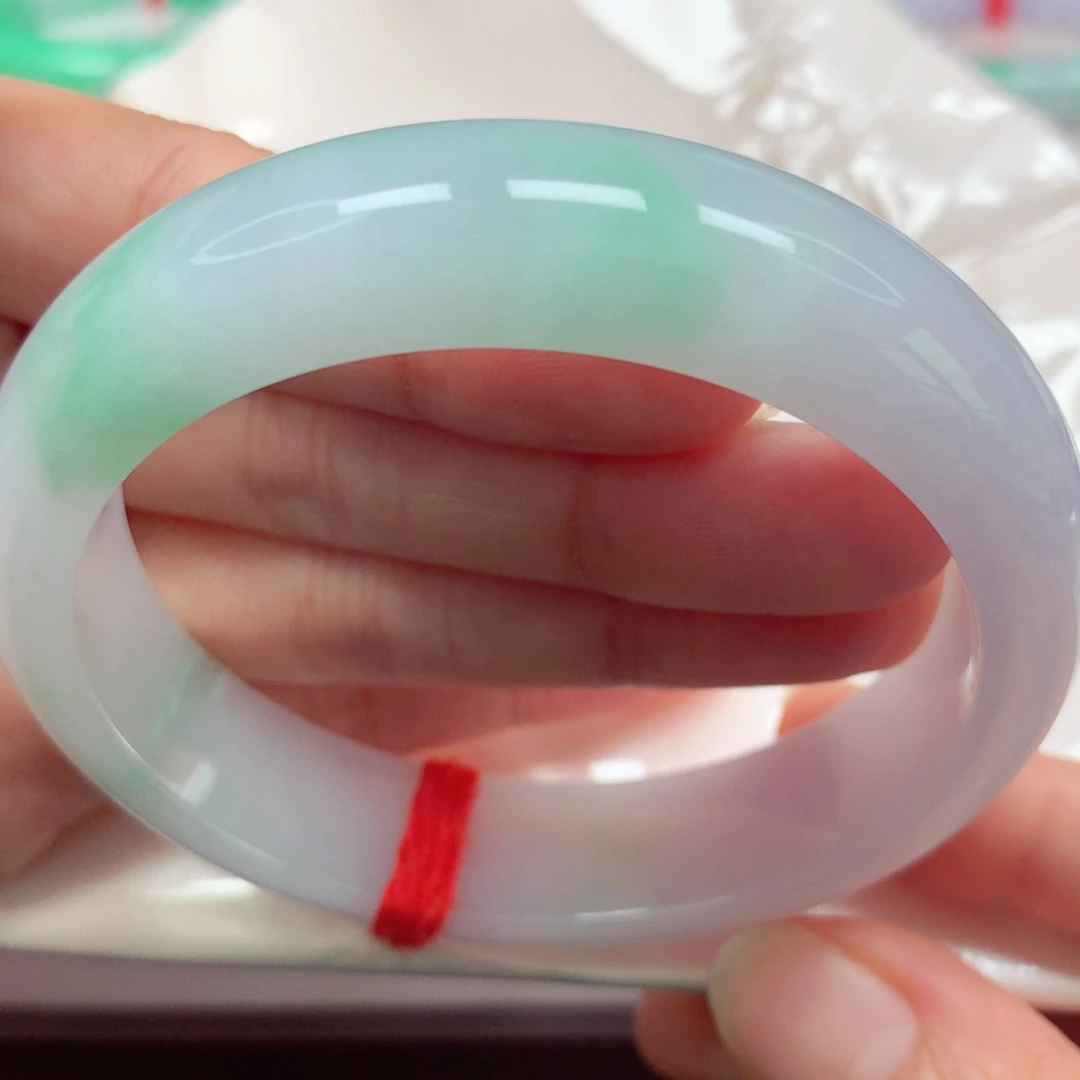 翡翠未镶嵌手镯宽版冰胶细腻淡春彩