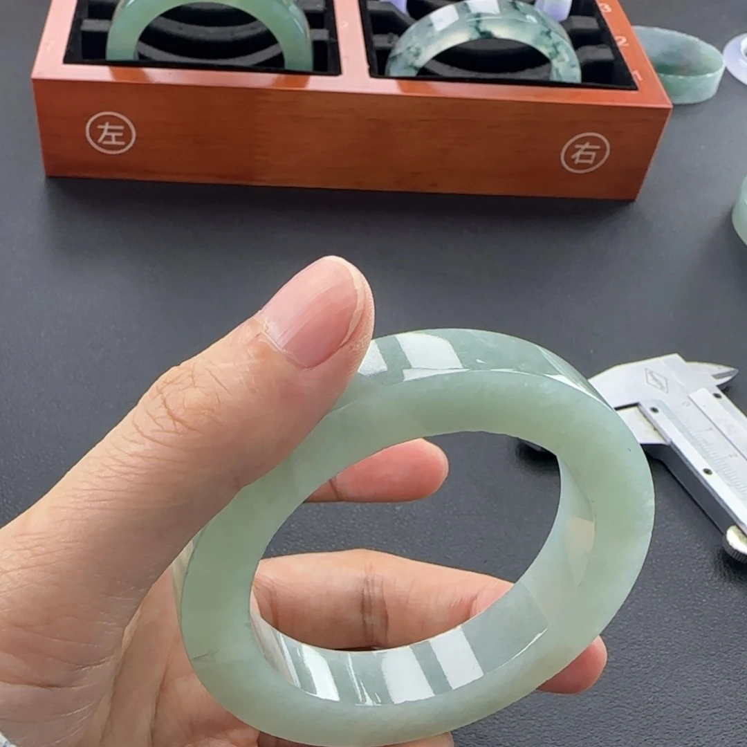 定制翡翠手镯未镶嵌奶***茶