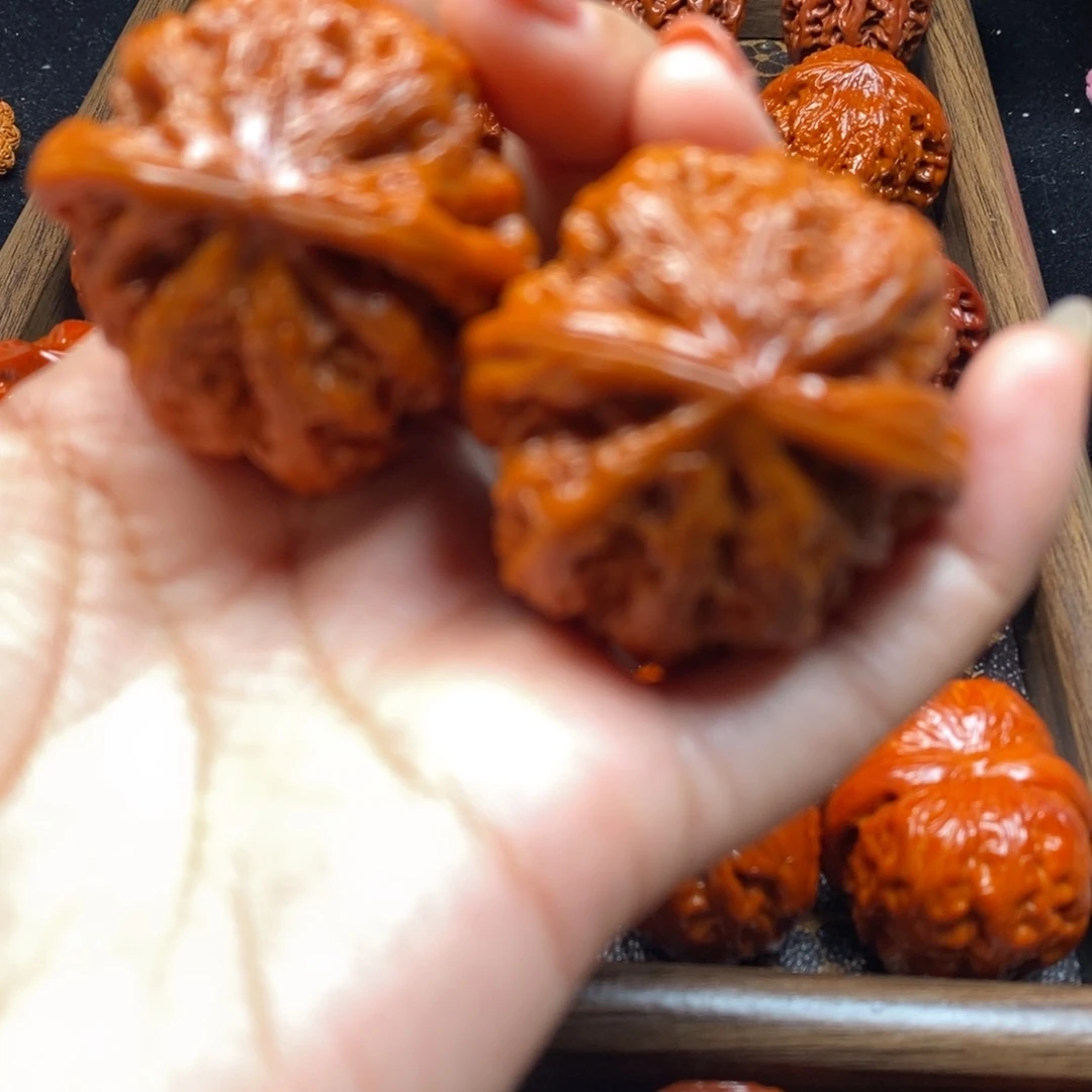 文玩核桃吊坠粗筋