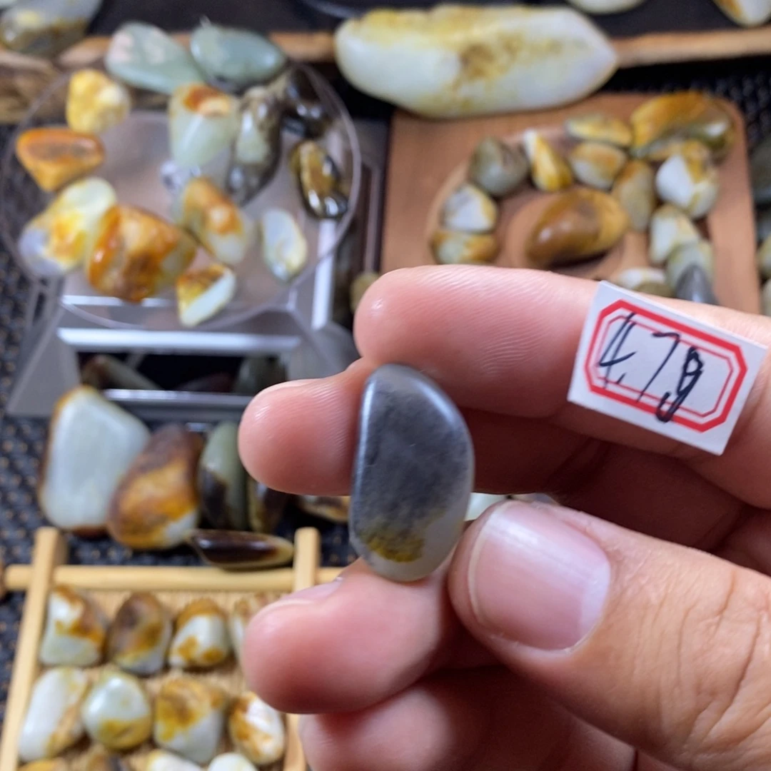 新***了和田玉（糖玉）未镶嵌挂件