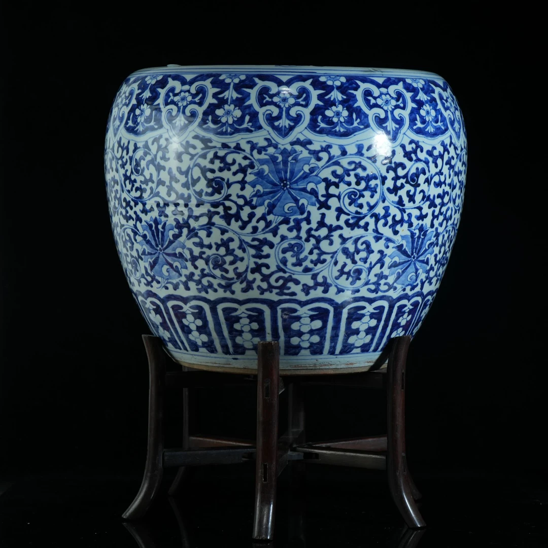 lot15581 5852 清中期 青花缠枝莲纹大卷缸（带老座） H:30