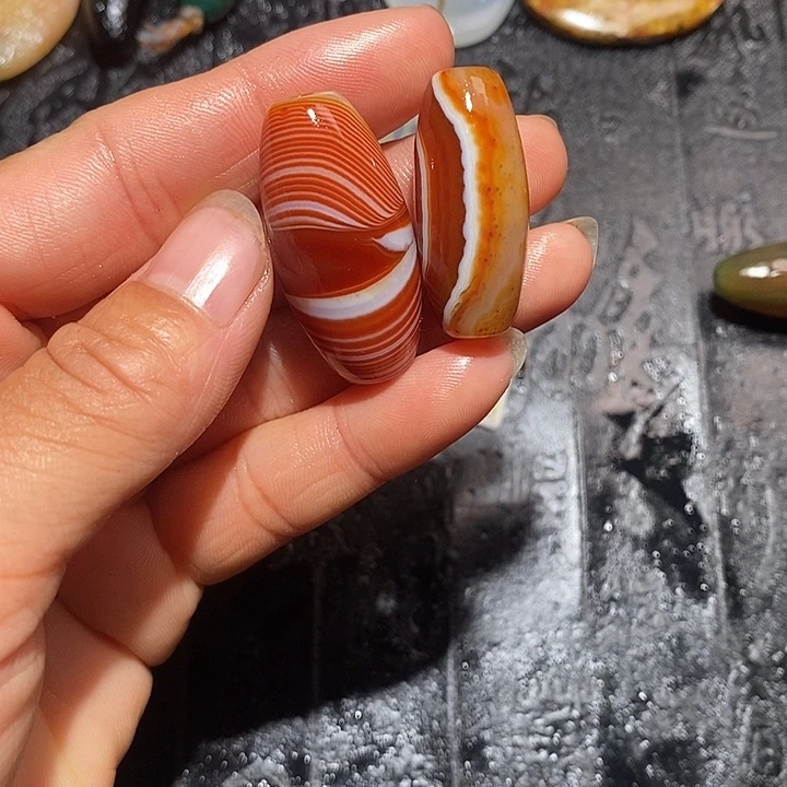 亲***王玛瑙/玉髓合金颈饰