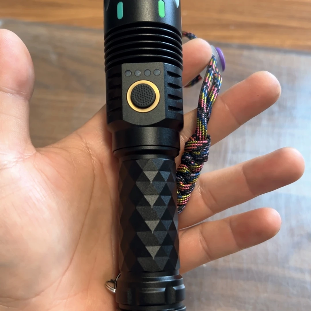 X6强光照射手电万流小直