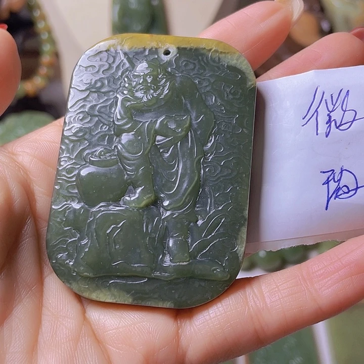 未镶嵌岫岩老玉（透闪石质玉）挂件