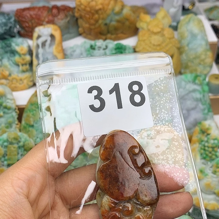 翡翠未镶嵌颈饰困****影翡翠