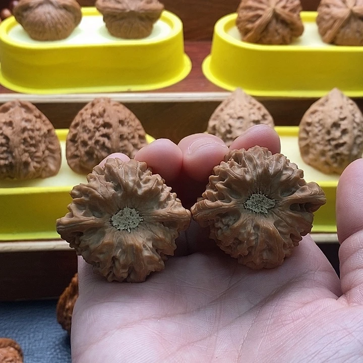 文玩核桃吊坠龙门涧