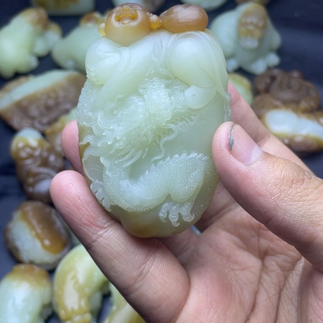 和田玉（糖玉）未镶嵌挂件半**堂