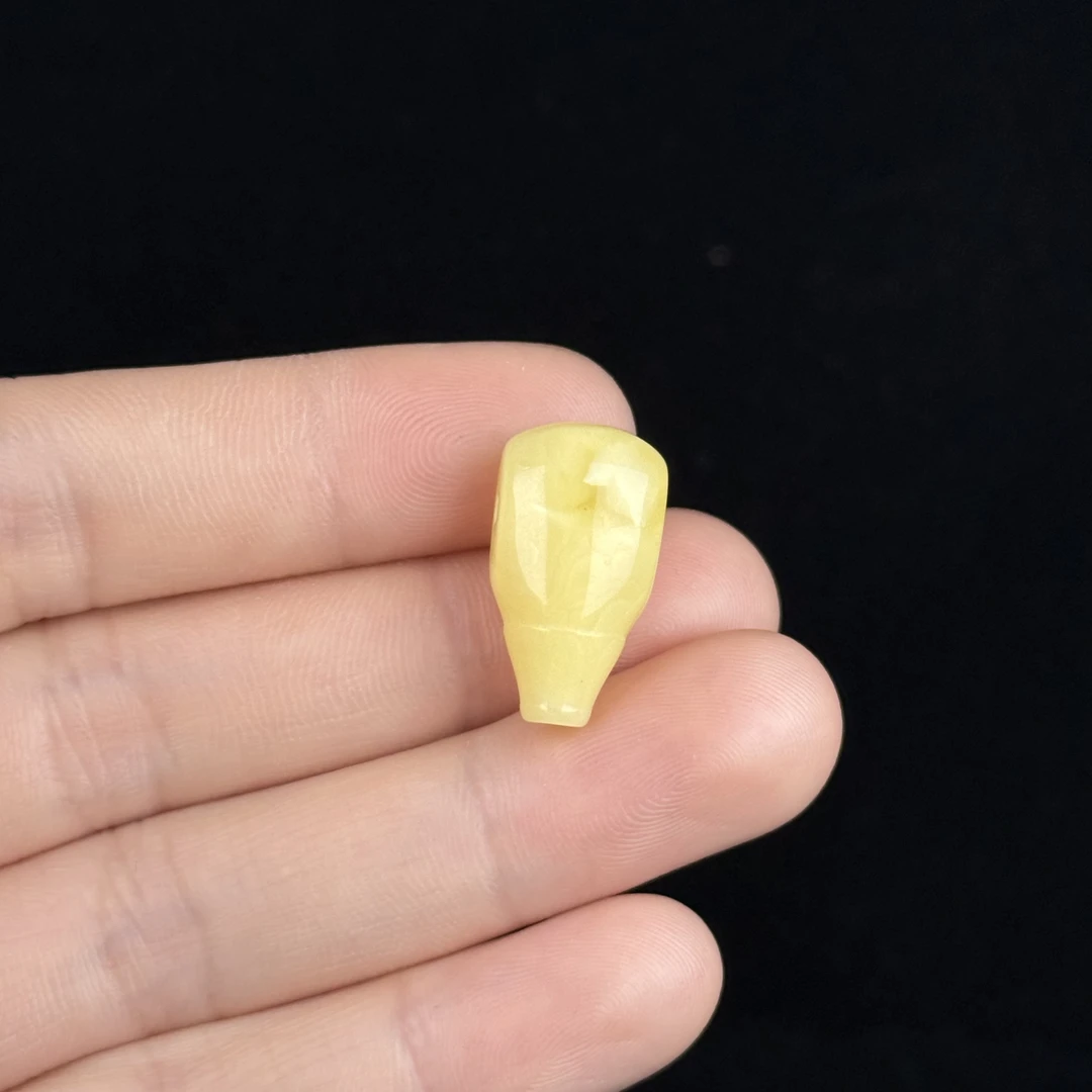 Z1249天然蜜蜡俄料三通11.7*21mm 1.4克