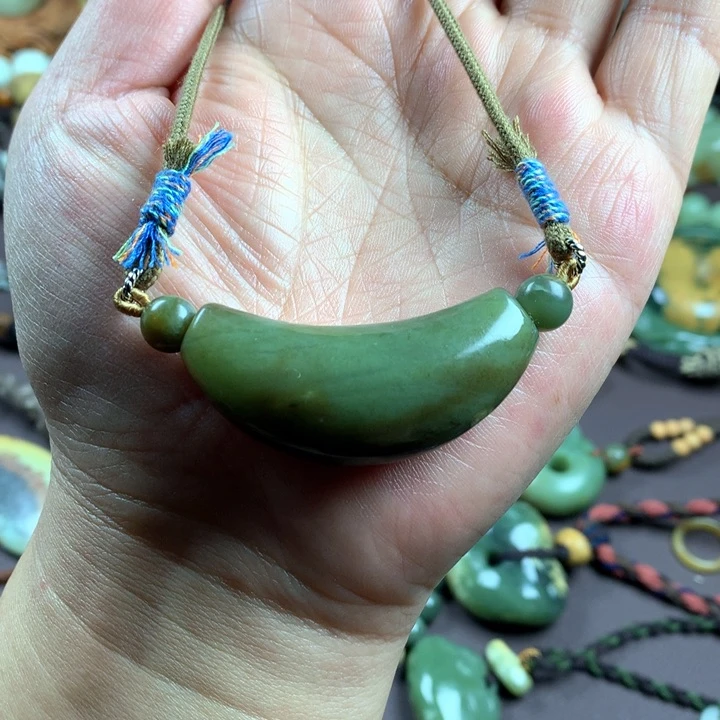 吊坠(赠链)未镶嵌和田玉