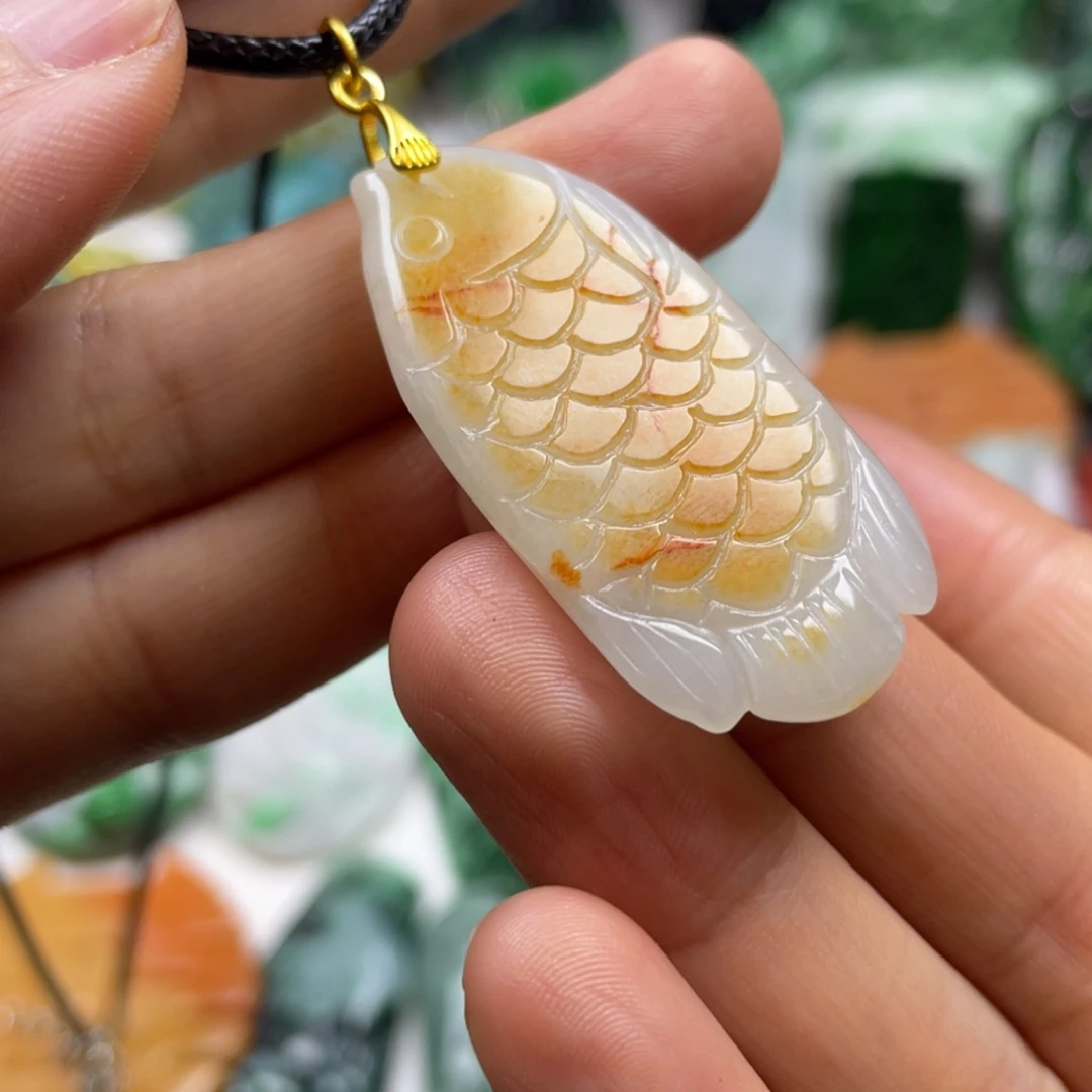 翡翠颈饰未镶嵌牌子