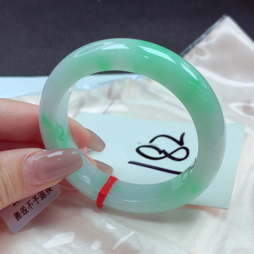 翡翠手镯未镶嵌手镯52